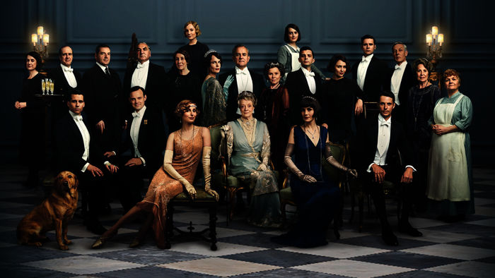 Downton Abbey: Familie Crawley und die Angestellten. Bild: Sender / RTL / 2019 Focus Features LLC and Perfect Universe Investment Inc. All Rights Reserved. 