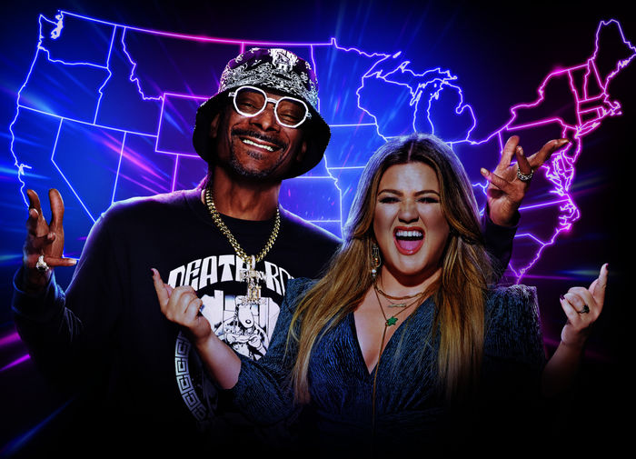 American Song Contest:  Starkes Moderatoren-Duo Rap-Ikone Snoop Dogg und Grammy-Gewinnerin Kelly Clarkson. Bild: Sender / Chris Haston / Dave Bjerke / NBC