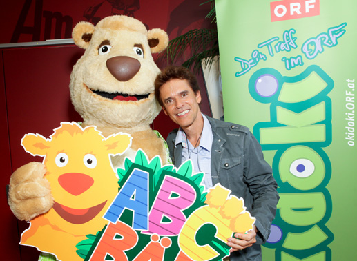 Der ABC Bär mit Thomas Brezina. Bild: ORF